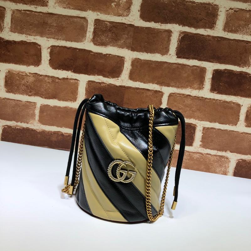 Gucci Shoulder HandBag 575163 oil wax leather threaded buckle black and white combination